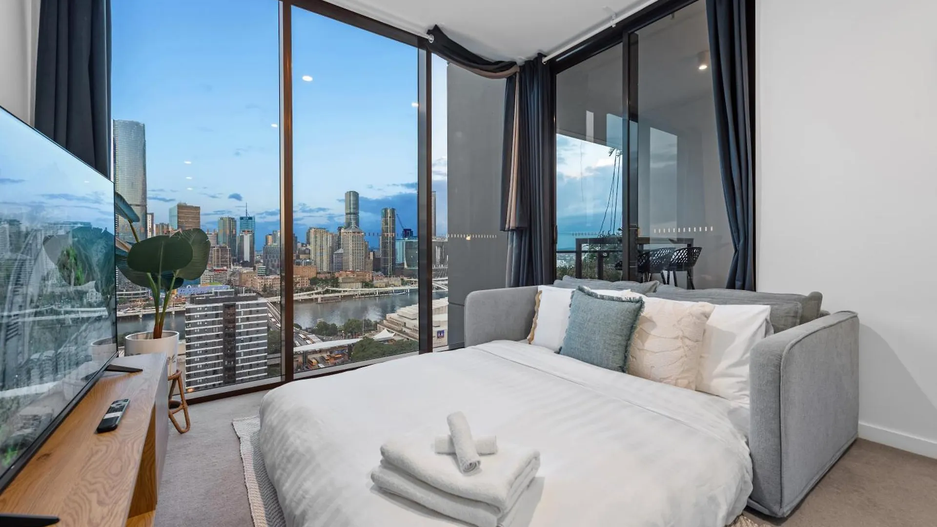 Altitude Suite - Stunning City & River Views! Brisbane
