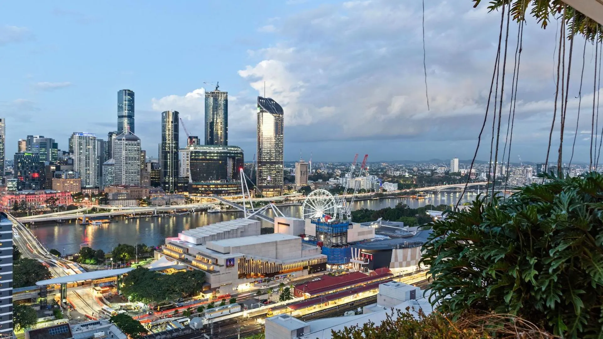 Apartment Altitude Suite - Stunning City & River Views! Brisbane Australia