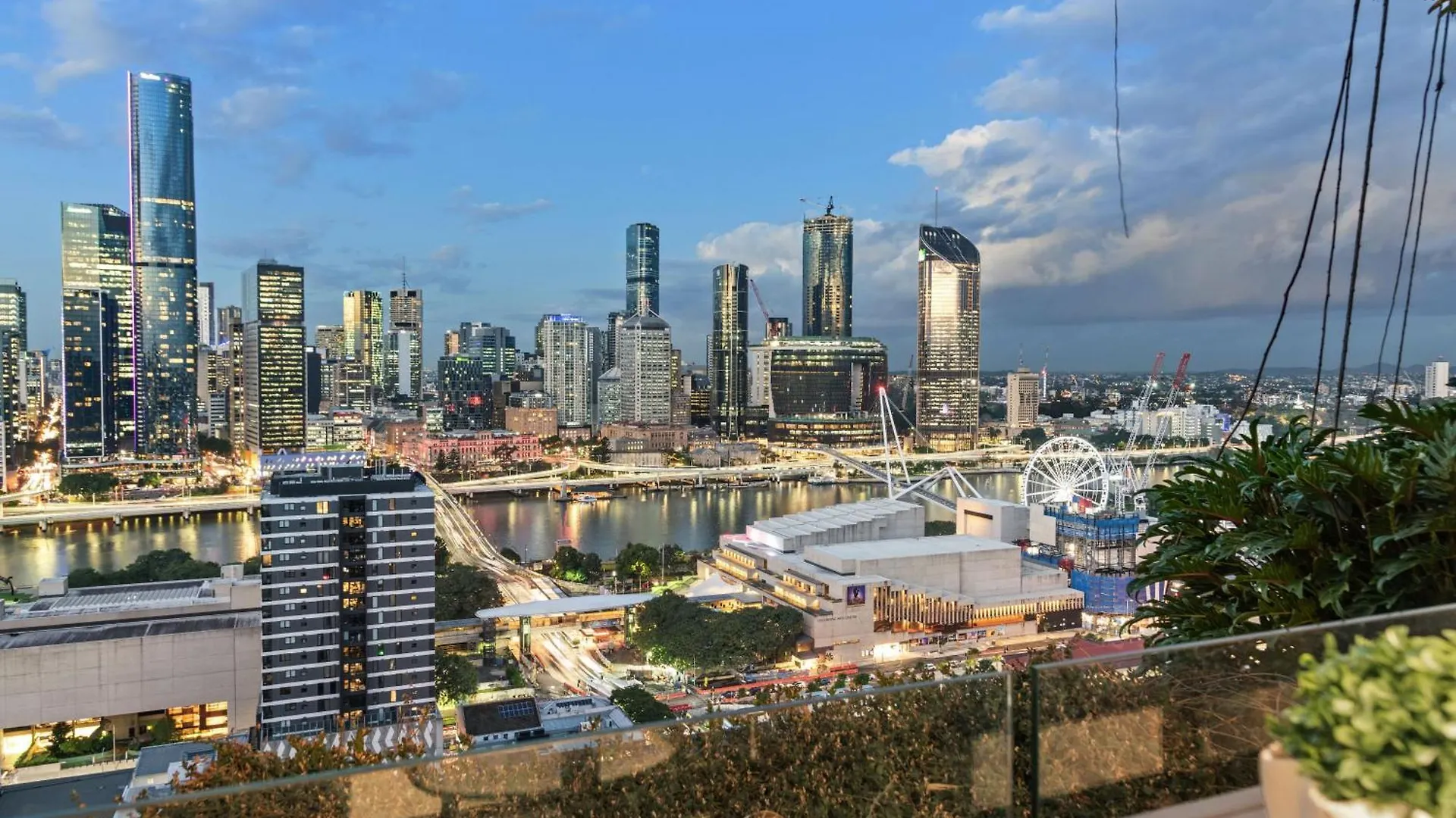 Altitude Suite - Stunning City & River Views! Brisbane