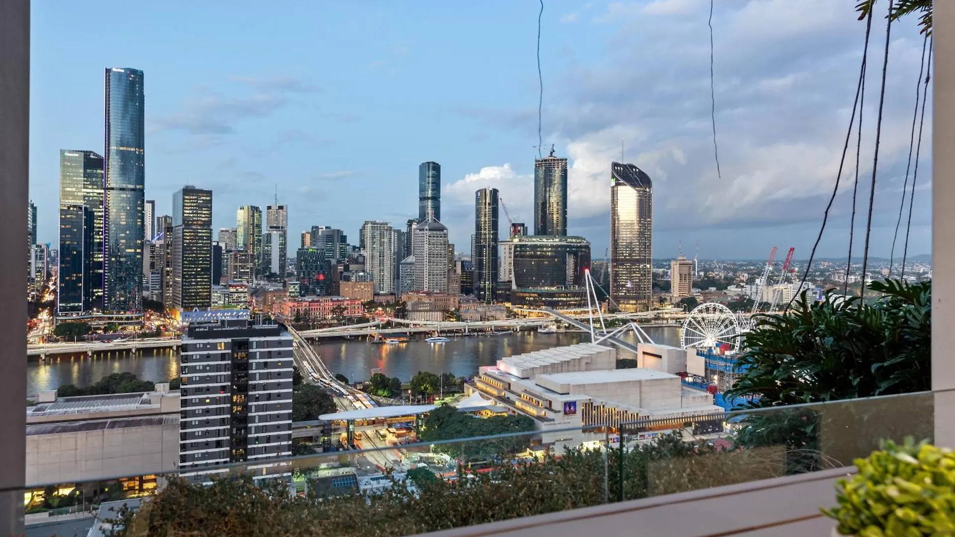 Altitude Suite - Stunning City & River Views! Брисбен 0*,