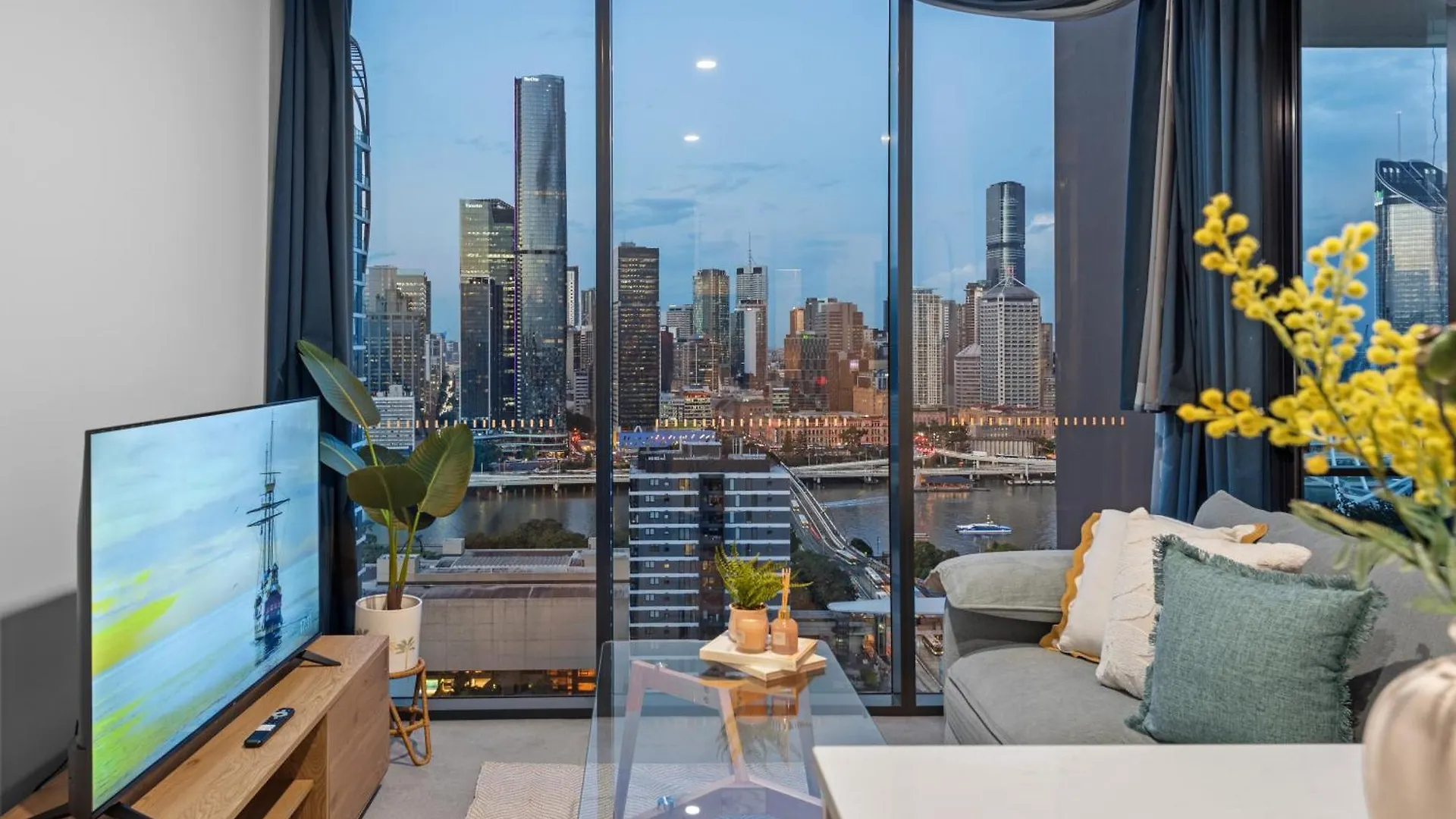 Altitude Suite - Stunning City & River Views! Brisbane
